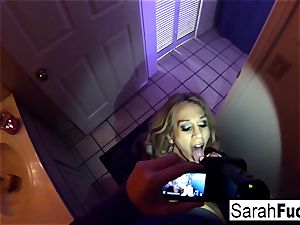 pornstar Sarah Jessie gives a fellatio in the douche